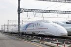 ラッピングが施された800系新幹線