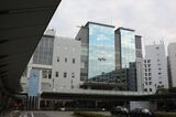 阪急伊丹線の終点・伊丹駅の駅ビル。震災後の1998年にオープンした（筆者撮影）