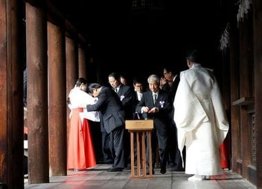 Japan Lawmakers' Group Visits Yasukuni Shrine for War Dead