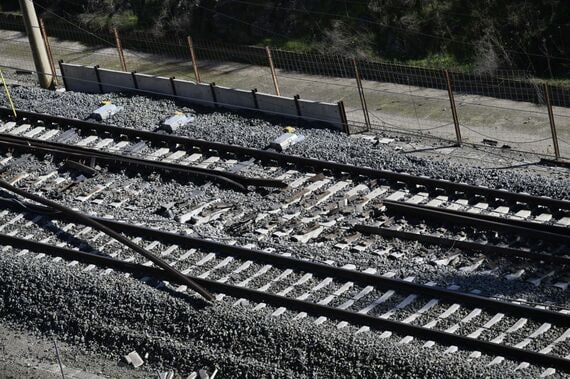 スペイン高速列車衝突事故 現場付近分岐器 破損