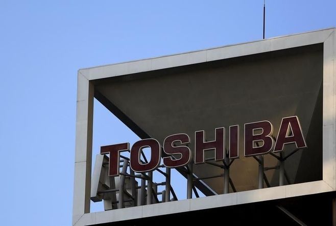 東芝､パソコン工場の売却･生産撤退を否定