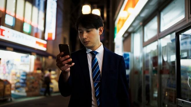｢ながらスマホ｣する人は仕事ができない本質理由