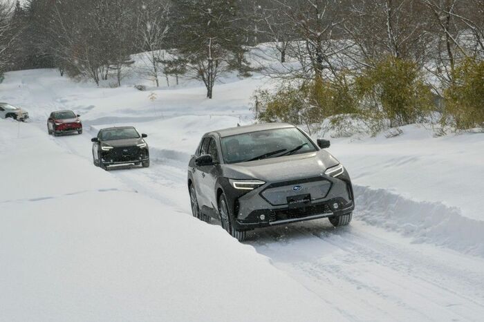 ソルテラ・プロトタイプで雪上コースを走る