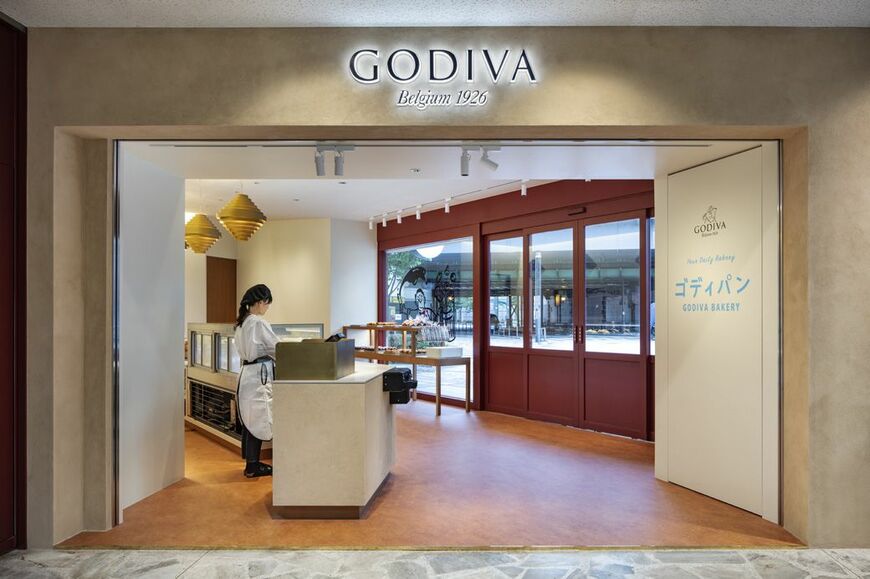 ゴディパンでは従来の高級感を取り払い、親しみやすい接客が行われている（写真提供：ゴディバ）