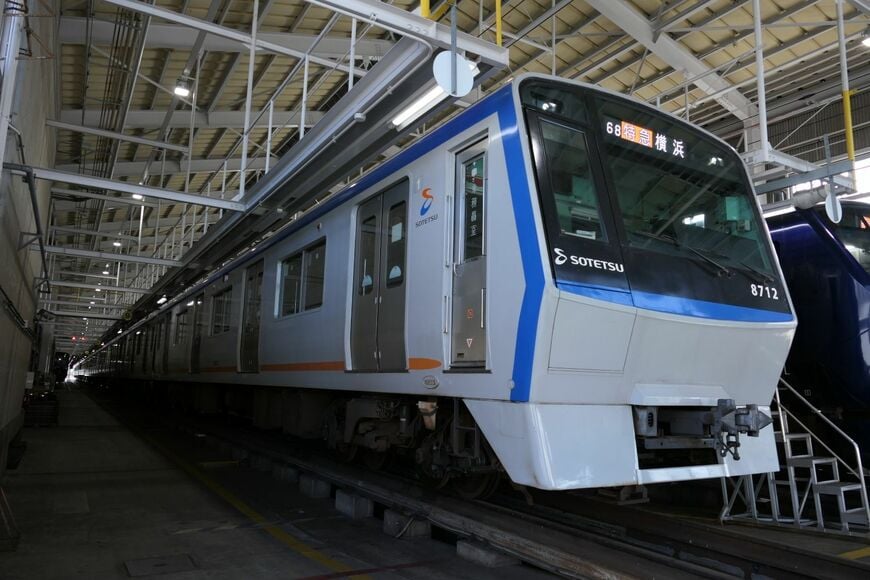 相模鉄道の「8000系」は1990年に登場。8712編成は1998年に製造された（記者撮影）