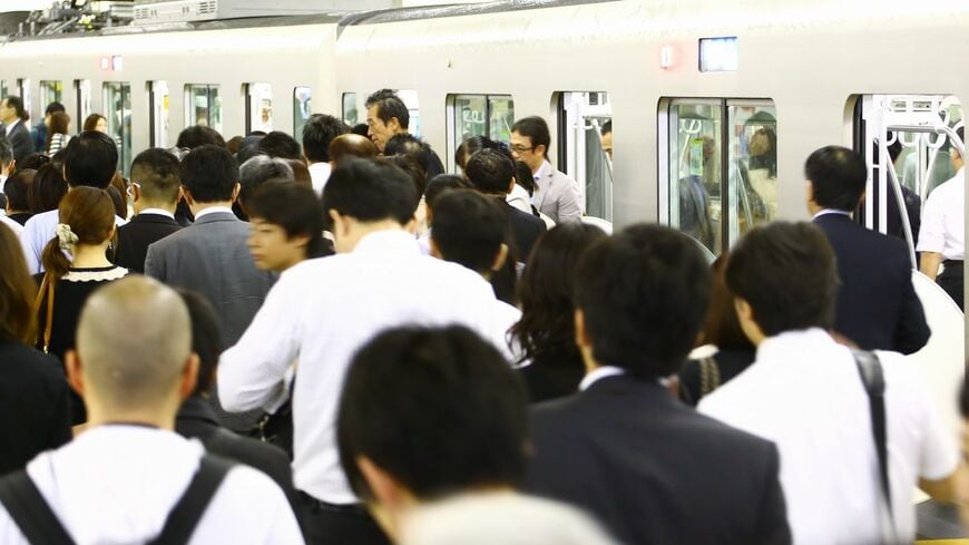 コロナ禍前のラッシュ時の様子。2020年度の混雑率調査は従来と大きく異なる結果となった（撮影：今井康一）