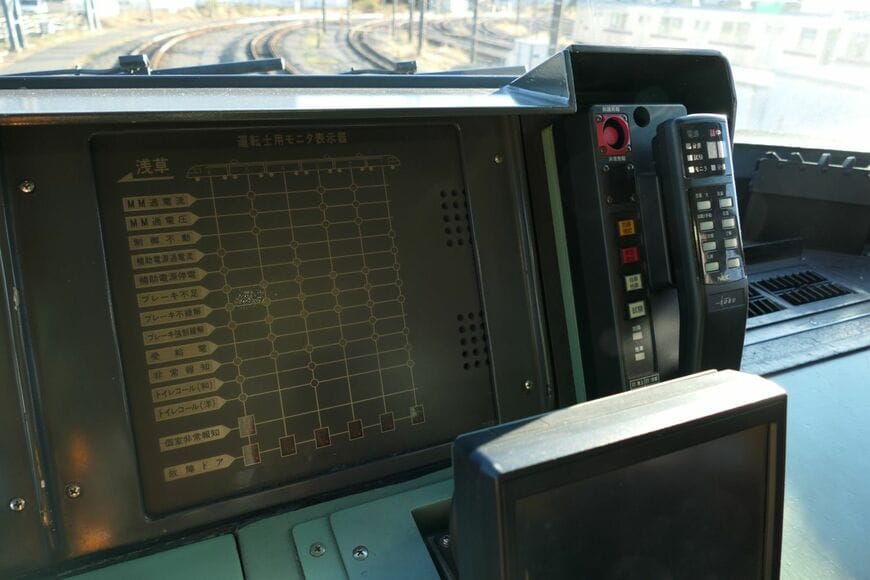 運転士用の表示器（記者撮影）