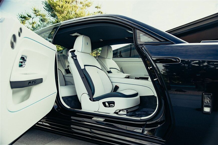 ロールス・ロイス「ブラック・バッジ・スペクター」（写真：ロールス・ロイス・モーター・カーズ）