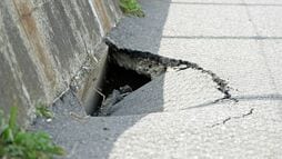 老朽化で道路陥没…Z世代｢年収500万でもブルーカラーは嫌｣が引き起こす｢インフラ整備は後回し｣の実情 