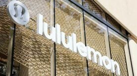 〈優等生に異変〉ルルレモンが海外市場に託す切実な事情　株価は年初から半値に急落･･･"原宿旗艦店"で日本にも攻勢