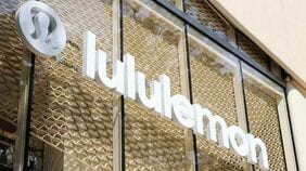 〈優等生に異変〉ルルレモンが海外市場に託す切実な事情　株価は年初から半値に急落･･･"原宿旗艦店"で日本にも攻勢