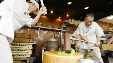 古都の名物｢よもぎ餅｣､
