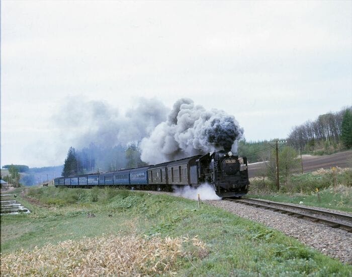 石北本線・C58形蒸気機関車が牽く急行「大雪」