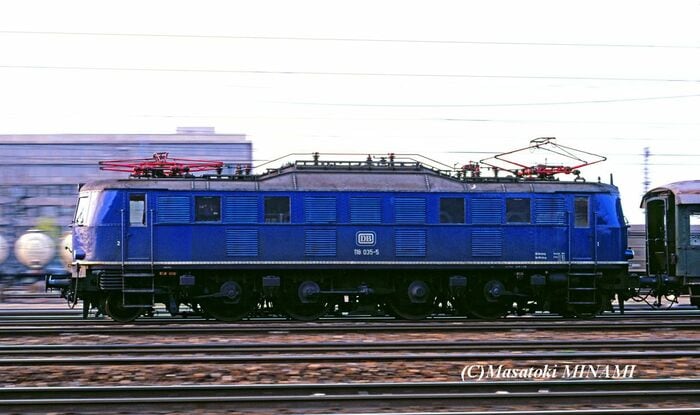 ドイツのE18形電気機関車。その後の高速電気機関車に