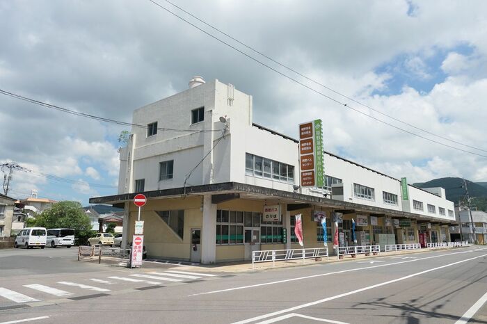 嬉野バスセンターも昔ながらの建物