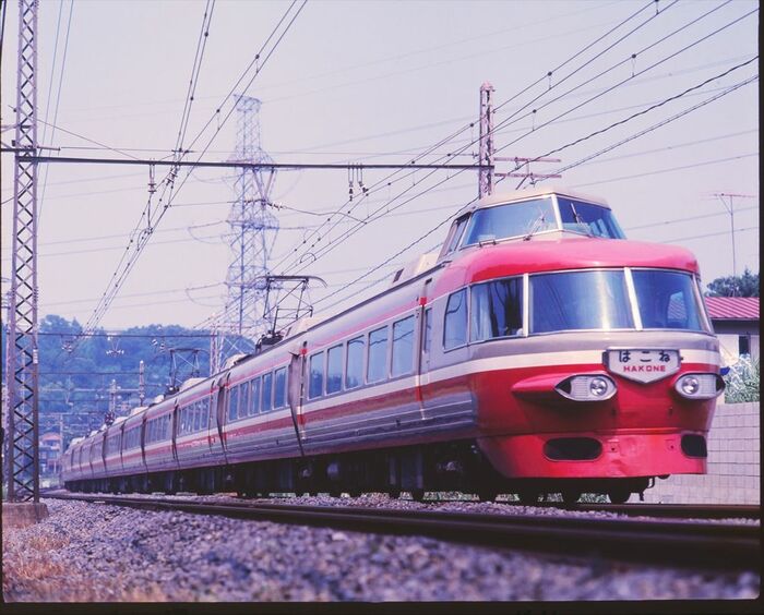 初の展望席付きロマンスカー、「NSE」3100形