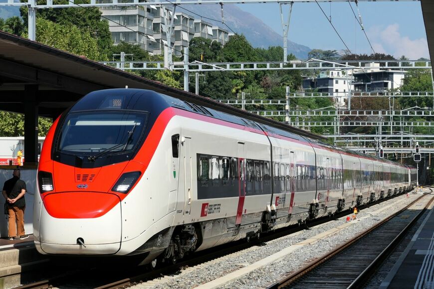 ドイツ、イタリア方面行き国際列車は連接電車で運行（筆者撮影）