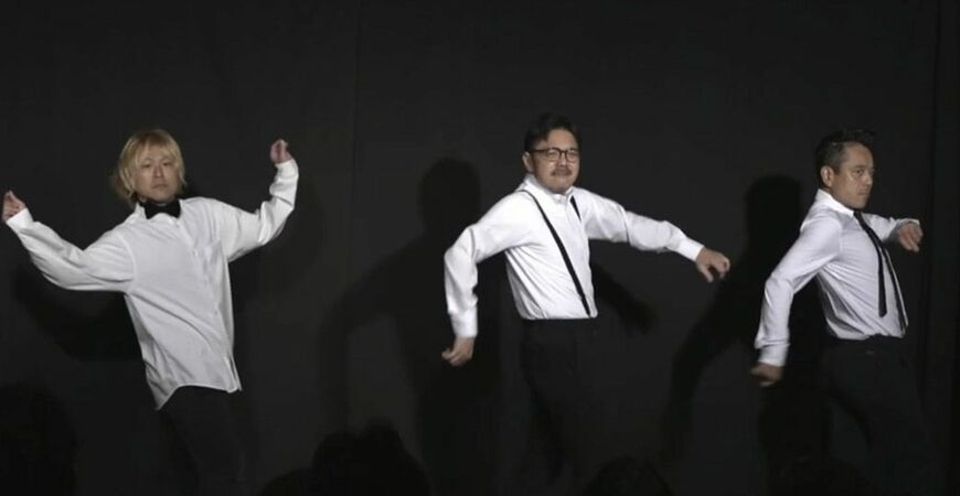 2025年11月、ゲストに世界的パフォーマーGABEZ（左:hitoshi、右:MASA)を迎えての独演会（写真：ベンビー提供）