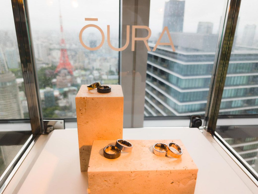 Ouraのロゴマークと製品