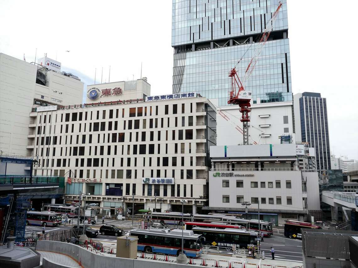 今後再開発が進む渋谷駅西口の駅前広場（記者撮影）