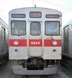 行先表示がLED化され、車体下にスカートが付く8626