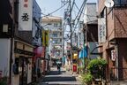 こちらも「新田横丁」。地元の人たちの憩いの場だ