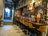 一部店舗にはイートイン席があるため、550円を支払わなくても座って食事を楽しめる（筆者撮影）