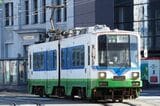 従来車の770形は元名古屋鉄道（名鉄）の車両。出入り口にはステップがある（記者撮影）