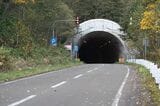 北見大曲―仁宇布間：天の川トンネルの仁宇布寄り坑口。北見枝幸寄りの坑口とは形状が異なる（筆者撮影）