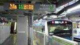 山手線ホームに入った京浜東北線の始発電車（記者撮影）