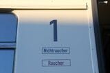 Raucher（喫煙）の文字が再現された側面。ただし実際には全車禁煙だ（撮影：橋爪智之）