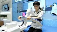 パナソニックが本気出す｢実用型ロボット｣ <動画>高齢者が立ち続けることを支援