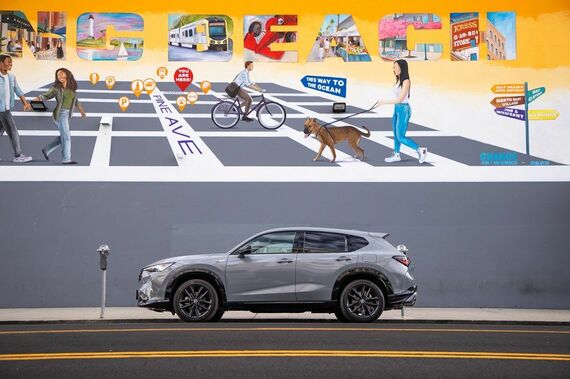 ボディサイズはインチから換算して全長4719mm、全幅1841mm、全高1620mm。ホイールベースは2654mm