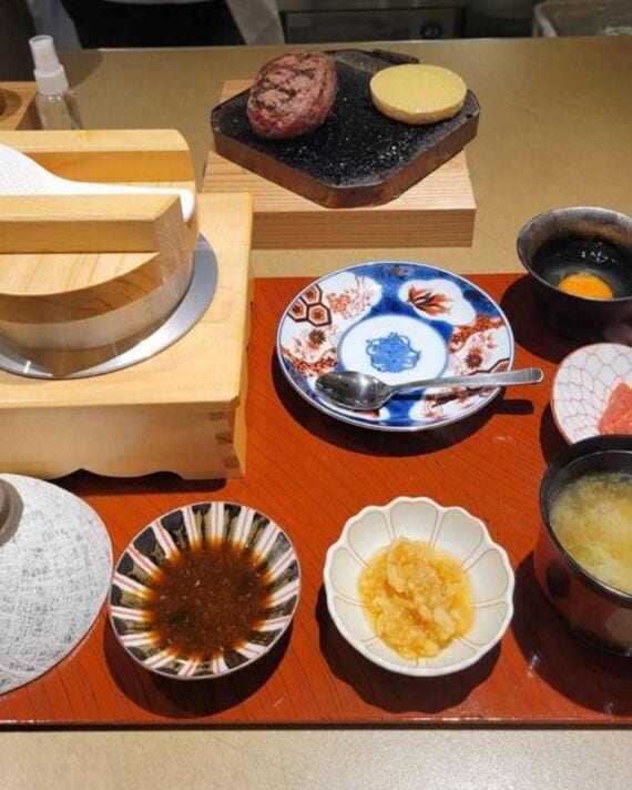 体験型ハンバーグ店の例