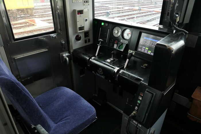 3000系の運転席