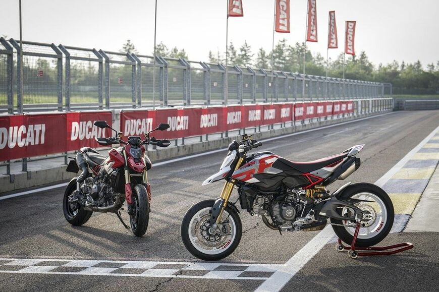 ドカティの新型バイク「ハイパーモタードV2/SP」（写真：DUCATI）