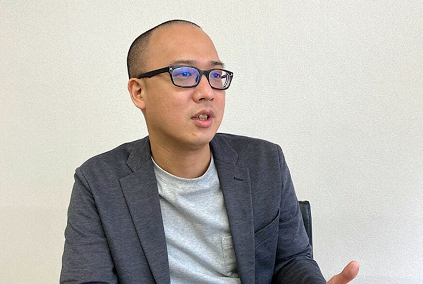 自身の経験から、発達障害の診断は「生きづらさ」を解明する手段の1つになりえると語る石井氏（写真：不登校新聞）