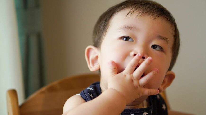 赤ちゃんの成長に欠かせない「栄養」。“離乳食”ではどんな食べ物を選び、どう食べさせていけばいいのか、レシピもあわせて紹介します（写真：yuu／PIXTA）