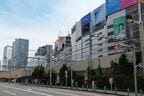 西武新宿駅方面から見た西口・南口のビル群