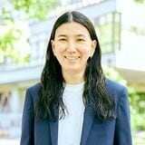 小野アンリ（おの・あんり）NPO法人Proud Futures 共同代表福岡で大学在学中に活動をスタートし、2012年に仲間と共に24歳以下のLGBTQ+の子ども・若者をサポートする団体FRENSを設立。元小学校教員。専門分野はLGBTQ+インクルーシブ教育。2020年Proud Futuresを発足。2021年から東京に拠点を移し、プライドハウス東京にてLGBTQ+ユースのサポート事業や多言語・多文化推進事業に携わる（写真：本人提供）