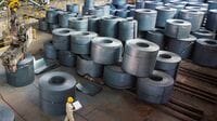 期待先行で市況反発も中国"鉄鋼淘汰"は難題 日本の粗鋼生産の3倍を超える過剰生産能力
