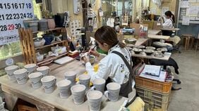 200万円のシーサーも売れる　"忘れ去られた場所"だった《沖縄の壺屋》が復活…｢やちむん｣が人気を集めるまで