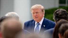 トランプ米大統領が6月だけで1000件超の証券取引､バークシャー､ビザ､マスターカード､シンタスなどを大量購入