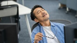 残業する管理職