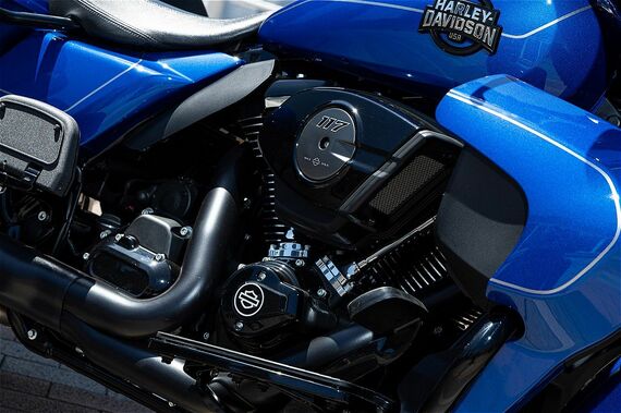 ストリートグライドウルトラのエンジン。ミルウォーキーエイト117と呼ばれる1923cc V型2気筒エンジンは、最高出力107HP(80kW)/5020rpm、最大トルク175Nm/3500rpmを発生