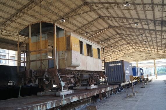 台湾製 タイ国鉄車掌車 展示