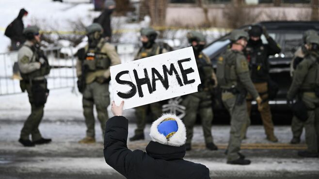 緊迫のミネアポリス､SNS動画で対抗する市民