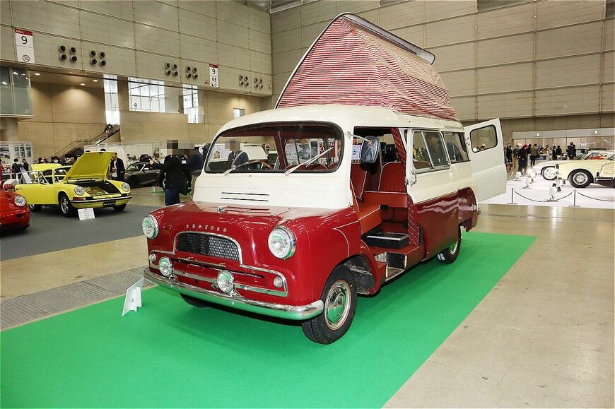1961年式のキャンピングカー「ベッドフォード・CA ドーモビル」（筆者撮影）