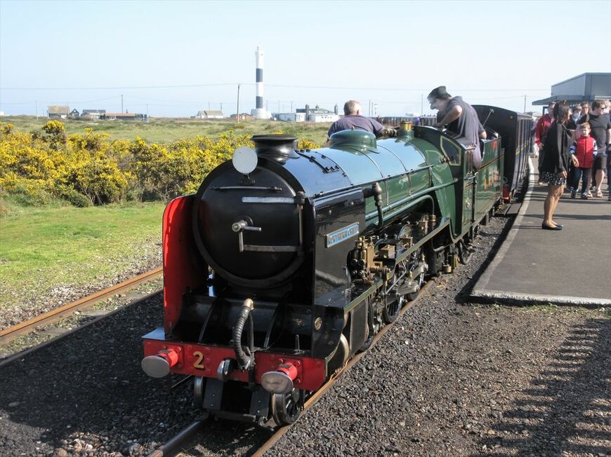 英国のロムニー・ハイス・アンド・ディムチャーチ鉄道（筆者撮影）