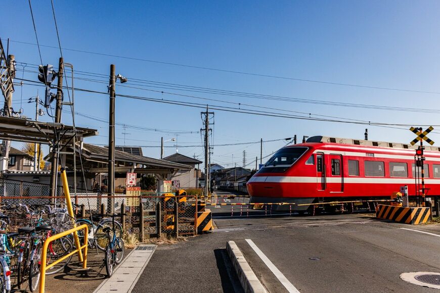 特急「りょうもう」と東武和泉駅